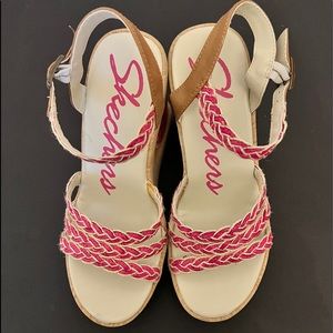 Preloved Skechers Sandals w heels size 6